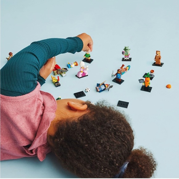 Lego Series 24 Carrot Mascot - Picture 3 of 10